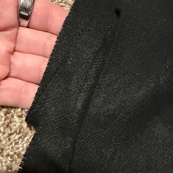 Oversized unisex 100% cashmere soft & cozy fringed scarf from Scotland - EUC! - Picture 6 of 6